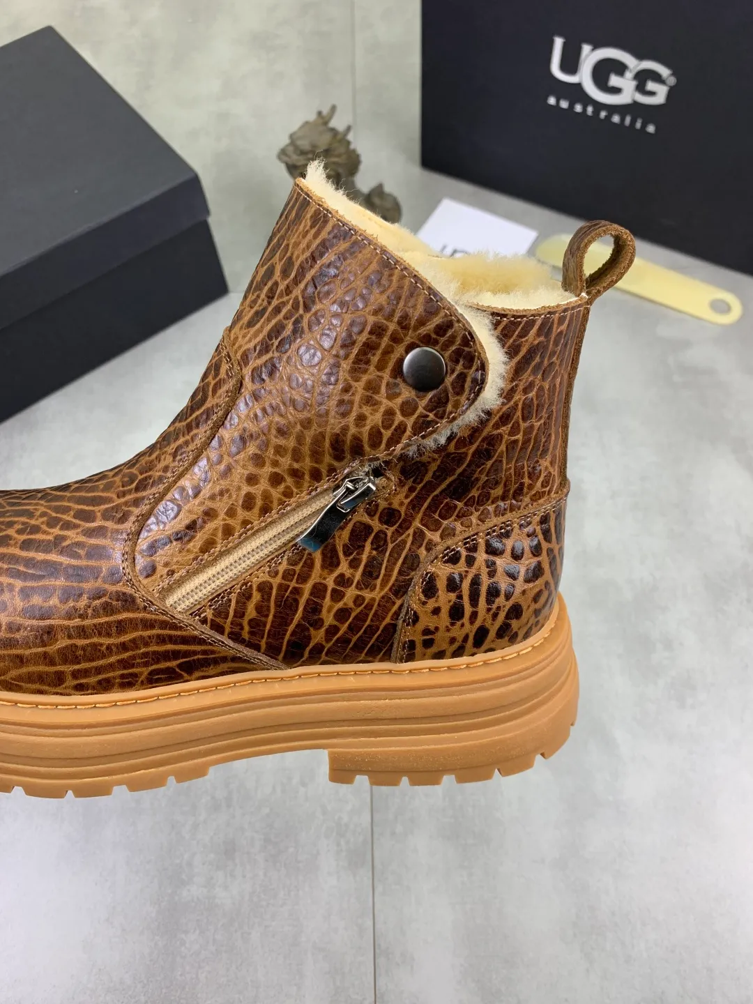 Men's men's shoes 💰P660 New arrival 🆕🆕🆕 IUGGI Men's British retro Martin boots Winter new men's outdoor hiking boots First layer of cowhide on the outside and wool on the inside Comfortable and warm Rubber sole sole Non-slip and firm Trendy and fashionable Casual and versatile Size: 38-44 (45 customized) Color: three colors